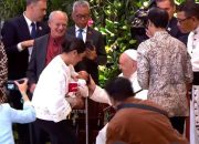 Siapa Isteri Mendikbudristek Franka Franklin Antar Anak Bungsu dapat Pemberkatan dari Paus Fransiskus di Jakarta