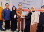 Dosen dan Mahasiswa UNITAMA Serahkan Aplikasi Pengaduan Masyarakat Berbasis Android ke Kantor Lurah Malimongan Tua Makassar