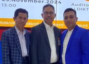 Terbitkan 40 Publikasi Ilmiah Antar Dosen Unismuh Makassar Dr Andi Mulawakkan Terima SK Pangkat Lektor Kepala