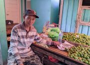 Rahman Sosok Pedagang Sayur di Pasar Terong Makassar Tak Lelah Di Masa Tua