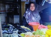 Hj Enda Teruskan Usaha Keluarga Jualan Kebutuhan Hari-Hari Demi Masa Depan Anaknya
