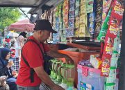 Syaruddin Penjual Pop Ice di Depan Kampus Unismuh Makassar Mengeluh Kalau Ada Aksi Demo Sepi Pembeli