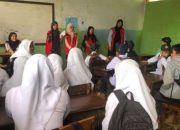 Mahasiswa KKN Tematik Unhas di Desa Mamampang Gowa Mengajar Bahasa Inggeris dan Matematika di MTs Al Haramain Lappara