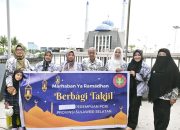 Perempuan PGRI Sulsel Berbagi Takjil di Anjungan Pantai Losari