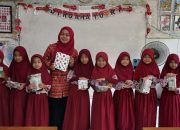Murid SD Negeri Borong Makassar Dapat THR dan Paket Lebaran