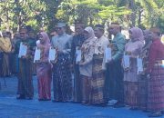 Wakili Mendiktisaintek,  Kepala LLDIKTI IX Dr Andi Lukman Serahkan 8 SK Guru Besar pada Hardiknas 2025 di Unismuh Makassar