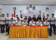 Drs. Basman, SH MM Melantik Ketua-Ketua Bidang PGRI Kota Palopo, Ini Namanya