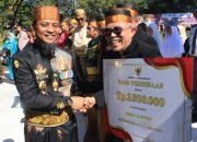 Hardiknas 2025, SMAN 1 Soppeng Terima Penghargaan dari Gubernur Sulsel Siswa Terbanyak Diterima Lewat Jalur SNBP