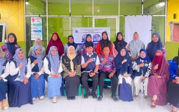 Kelompok 18 PKM Nasional XI ADPERTISI di Desa Paddingin Takalar Sajikan Materi Pengabdian Tentang Aplikasi Sistem Digital Telemedicine untuk Swamedikasi Masyarakat