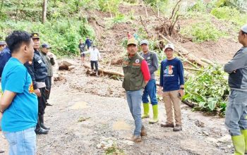 Sekda Sinjai Andi Jefrianto Gercap Tinjau Lokasi Tanah Longsor di Bontolempangan Sinjai Barat