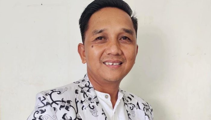 Irsan Sadir, S.Pd., M.Pd Alumni Kampus Negeri UT Kini Jadi Kepsek dan Sekretaris PGRI Luwu Timur