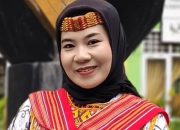 Hajrah Mayanti, S.Pd Dirigen Berbakat dari PGRI Alla Angkat Citra Seni Pendidikan di Porsenijar Enrekang 2025
