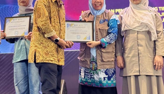 Pantun Wakil  Rektor II Unismuh Makassar Usai Terima Dua Penghargaan dari  Penutupan Expo LLDIKTI IX 2026
