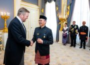 Dubes RI L. Amrih Jinangkung Serahkan Surat Kepercayaan ke Raja Belanda di Istana Noordeinde