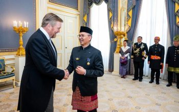 Dubes RI L. Amrih Jinangkung Serahkan Surat Kepercayaan ke Raja Belanda di Istana Noordeinde