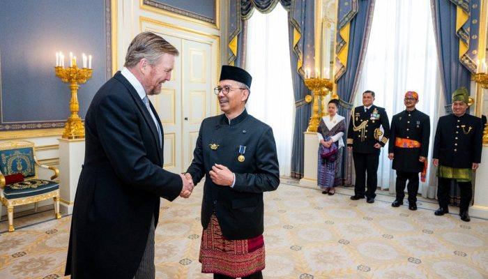 Dubes RI L. Amrih Jinangkung Serahkan Surat Kepercayaan ke Raja Belanda di Istana Noordeinde
