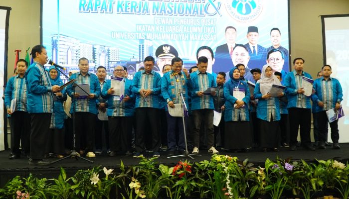 IKA Unismuh Makassar Resmi Dilantik, Wamen P2MI Dukung Pembangunan Gedung Alumni dan Penguatan Karier