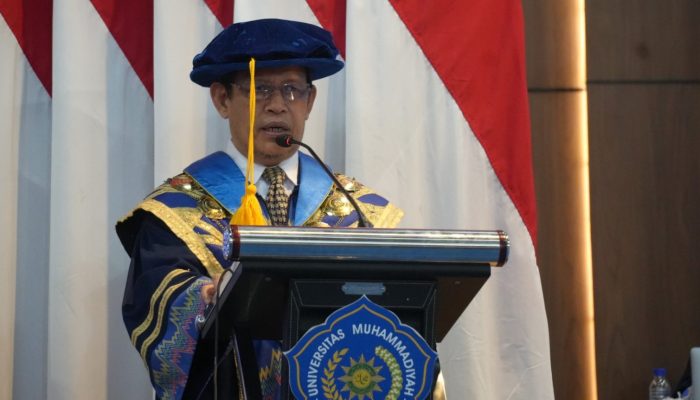 Unismuh Makassar Kukuhkan 692 Wisudawan, Rektor: Ini Titik Awal Pengabdian