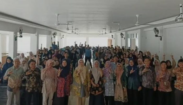 Rektor UNIPOL Soppeng Dr Hj Andi Adawiah Buka Kuliah Semester Genap 2025-2026, Sosialisasikan Penggunaan LMS