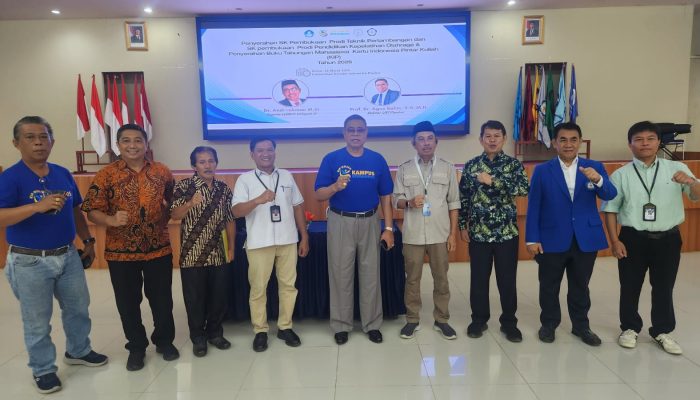 Wakili Mendikti Saintek, Kepala LLDIKTI IX Serahkan KIP Kuliah dan Dua SK Prodi Baru di UKIP