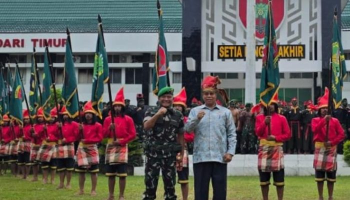 Rektor UKI Paulus Prof Dr Agus Salim Dikukuhkan sebagai Warga Kehormatan Kodam XIV/Hasanuddin
