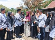 PGRI Anggeraja Enrekang Salurkan Bantuan untuk Korban Kebakaran di Kampung Baru Lakawan