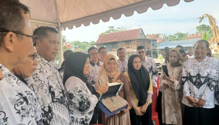 PGRI Sidrap Salurkan Bantuan Rp.157 Juta untuk Korban Kebakaran