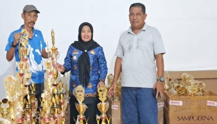 Piala dan Medali PORSENIJAR VII PGRI Sulsel 2026 Diserahkan, Sidrap Matangkan Persiapan Jadi Tuan Rumah