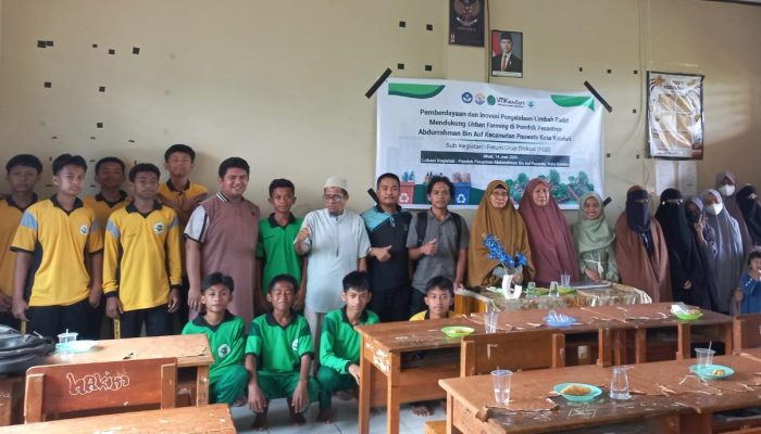 UM Kendari Latih Santri Kelola Limbah Jadi Pupuk dan Eko-Enzim, Dukung Ketahanan Pangan Pesantren