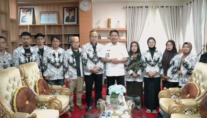Bupati Luwu Utara Beri Semangat Kontingen PGRI, Minta Jadi Duta yang Harumkan Nama Daerah di Porsenijar Sidrap