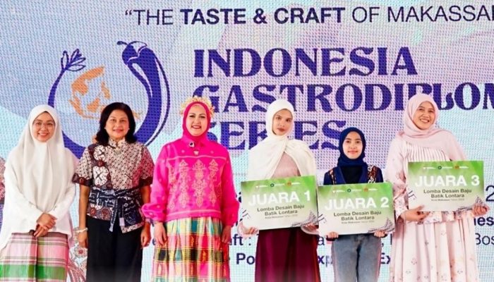 Mahasiswa D3 Tata Busana UNM Juara 1 Lomba Desain Baju Batik Lontara Makassar 2026