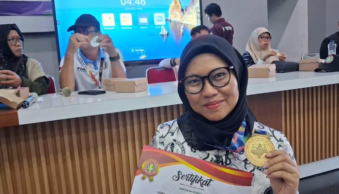 Hastuti Guru SLB Sumbang Medali Emas Pertama Porsenijar Sidrap dari Mata Lomba Pembelajaran 