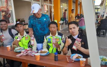 Yayasan Fadlun Izas dan Kedai Nyeruput Toriolo Gelar Jumat Berkah Berhadiah Umrah