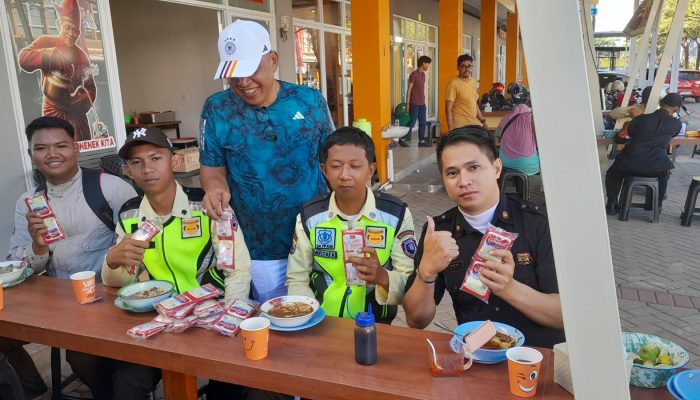 Yayasan Fadlun Izas dan Kedai Nyeruput Toriolo Gelar Jumat Berkah Berhadiah Umrah