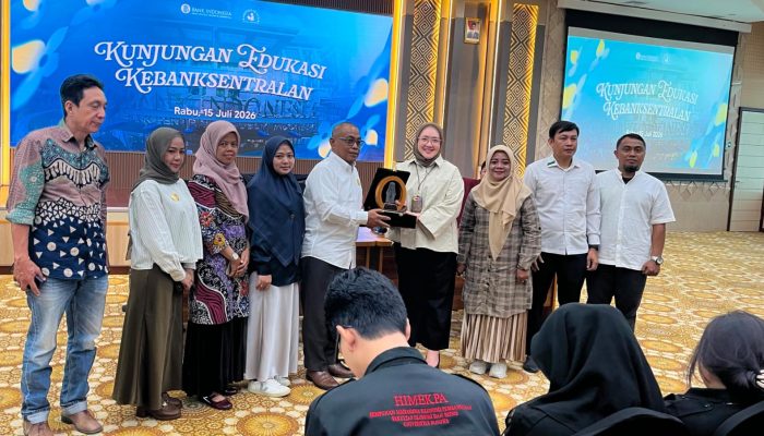 Ketua Dr. H. Syahrir Pawerangi : Mahasiswa STIE YAPI Bone Kunjungi BI, OJK, dan Kantor Keuangan Negara