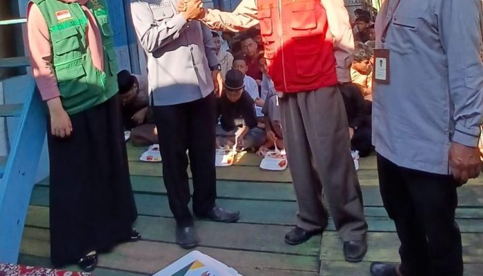 Baznas Makassar Salurkan Program Jumat Berkah di SMP-SMA Al-Muttaqiem, Rais Harap Dukungan Berkelanjutan