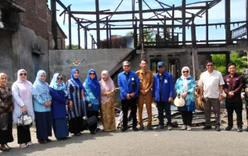 KKDB Salurkan Bantuan untuk Korban Kebakaran di Juppai Barru