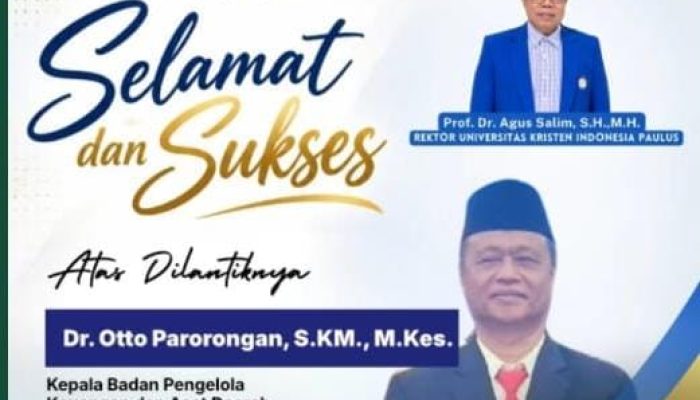 Rektor UKI Paulus Prof Dr Agus Salim Ucapkan Selamat kepada Otto Parorongan, Kepala BPKAD Papua Barat